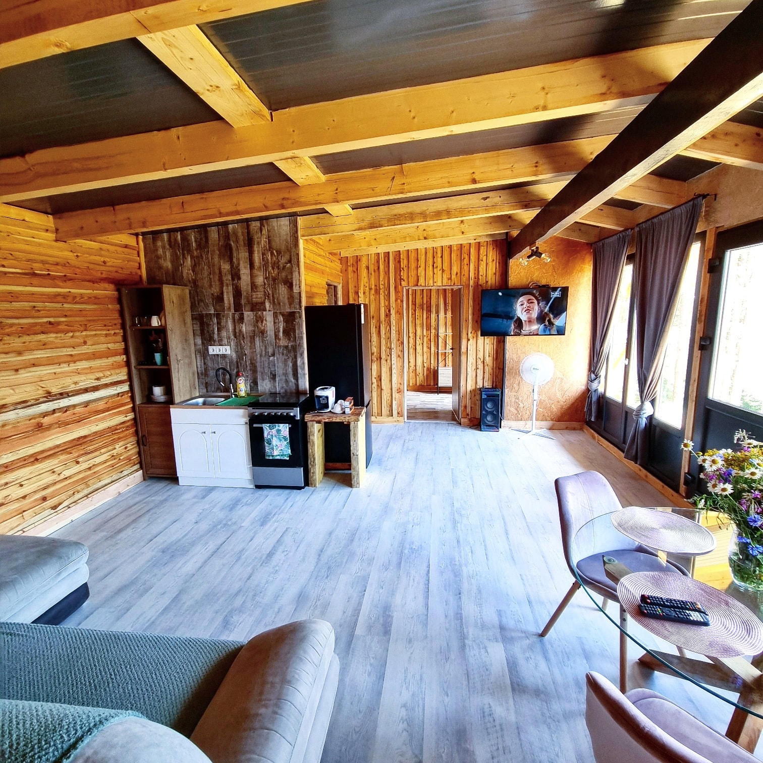 Ținutul Lupilor – interior cabană